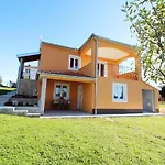 Casa Anna Premium 펜션 포레치